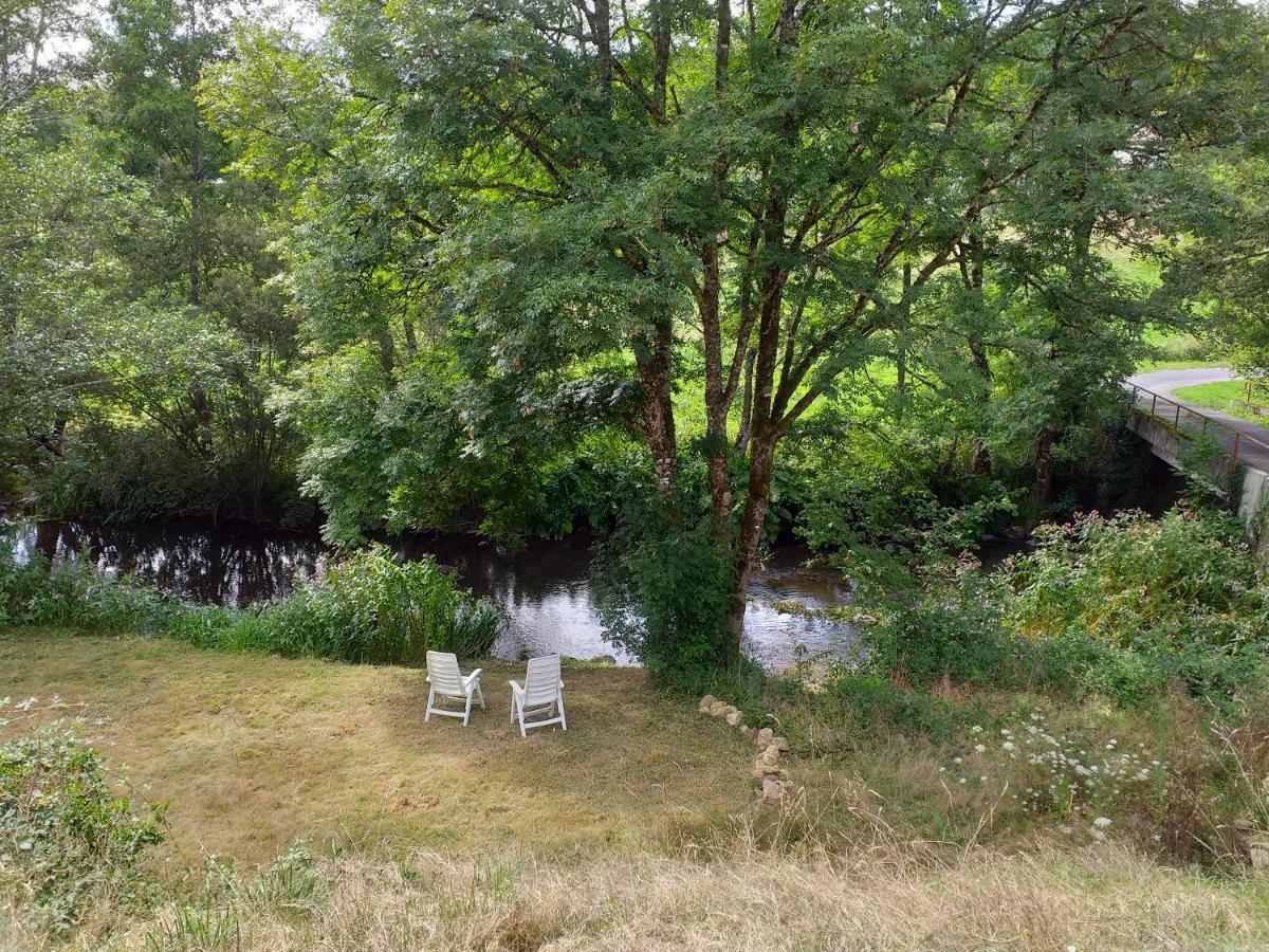 Gîte Moulin de Ludièras Busserolles Esterno foto